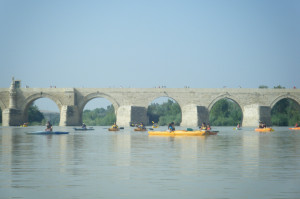Travesía por el río Guadalquivir, entre el puente de El Arenal y el Puente Romano